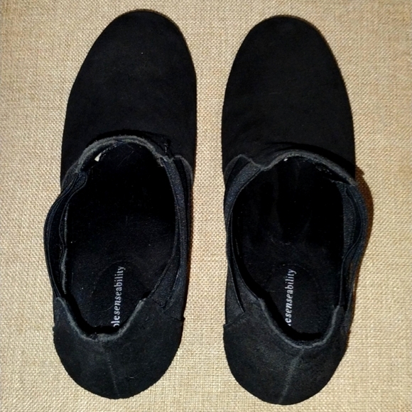 Solesenseability women's suede booties NIB - Picture 9 of 10